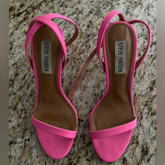 STEVE MADDEN - Hot Pink Sandals - Picture 4 of 5